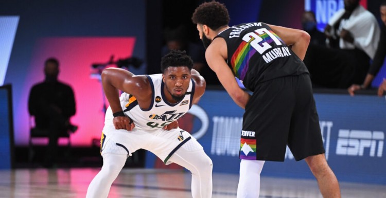 近或略强的 近或略强的